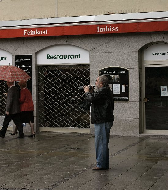 Dan with Camera 2006-05-28@0304-16